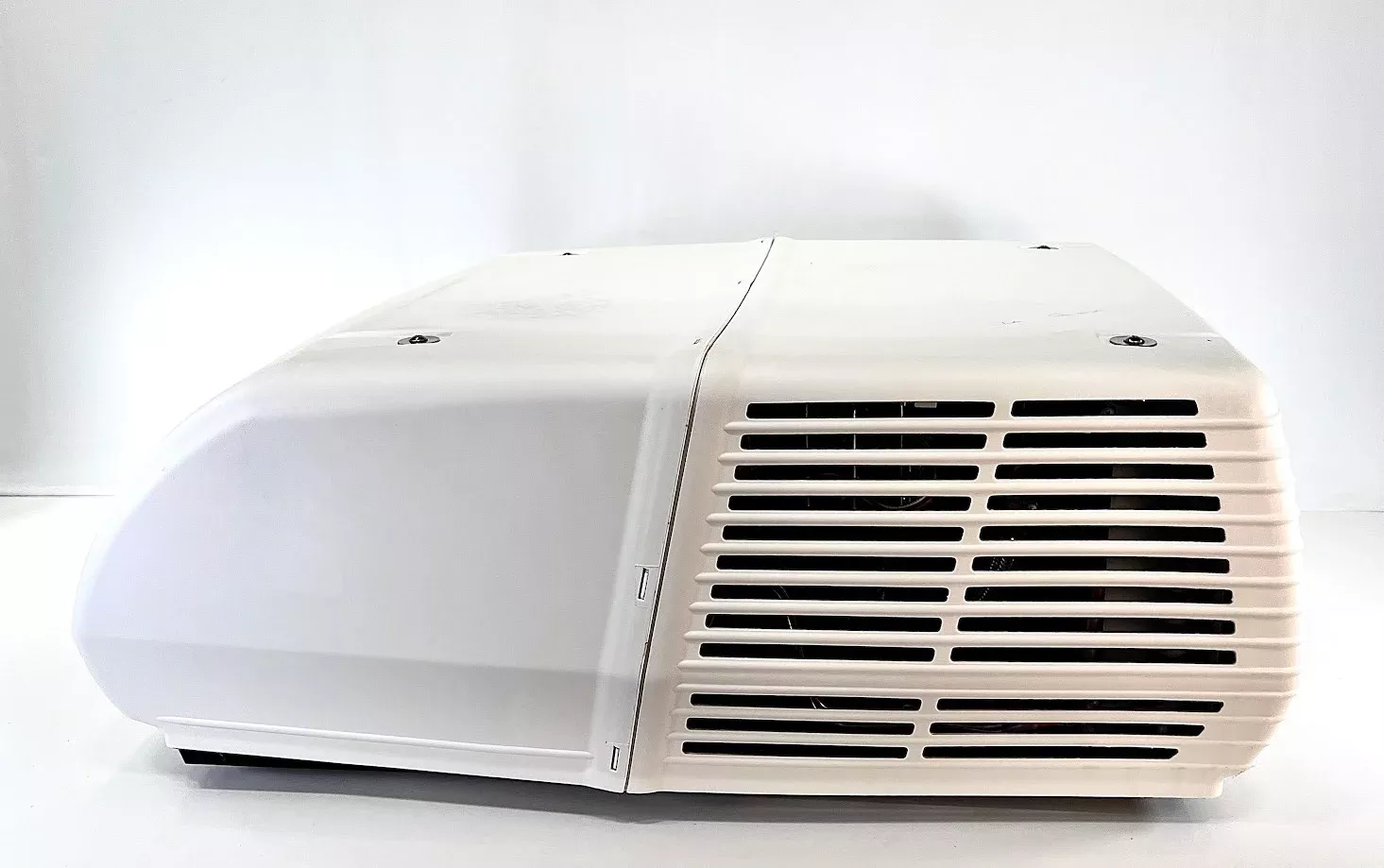 coleman-mach-48203-9666-marine-c-unit-top-mount-13500-btu-textured-white Coleman Mach, 48203-9666, Marine A/C Unit, Top Mount, 13500 BTU, Textured White